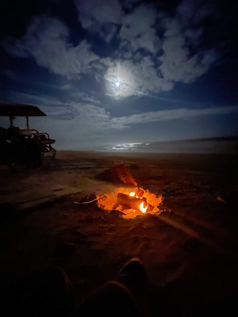 Grab some dinner at your favorite Surfside restaurant this weekend and then enjoy a campfire on the beach! 
visitsurfsidebeachtx.org/page/plan