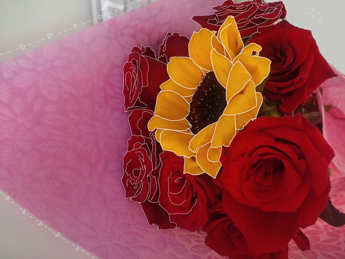 Me llegó un detallito desde MX 😊 
Mis flores favoritas son los girasoles🌻 y las rosas rojas🌹, se siente tan bonito recibir flores y mimitos, aún me siento emocionada y ya están en su florerito. ♥️♥️♥️ muak ✨