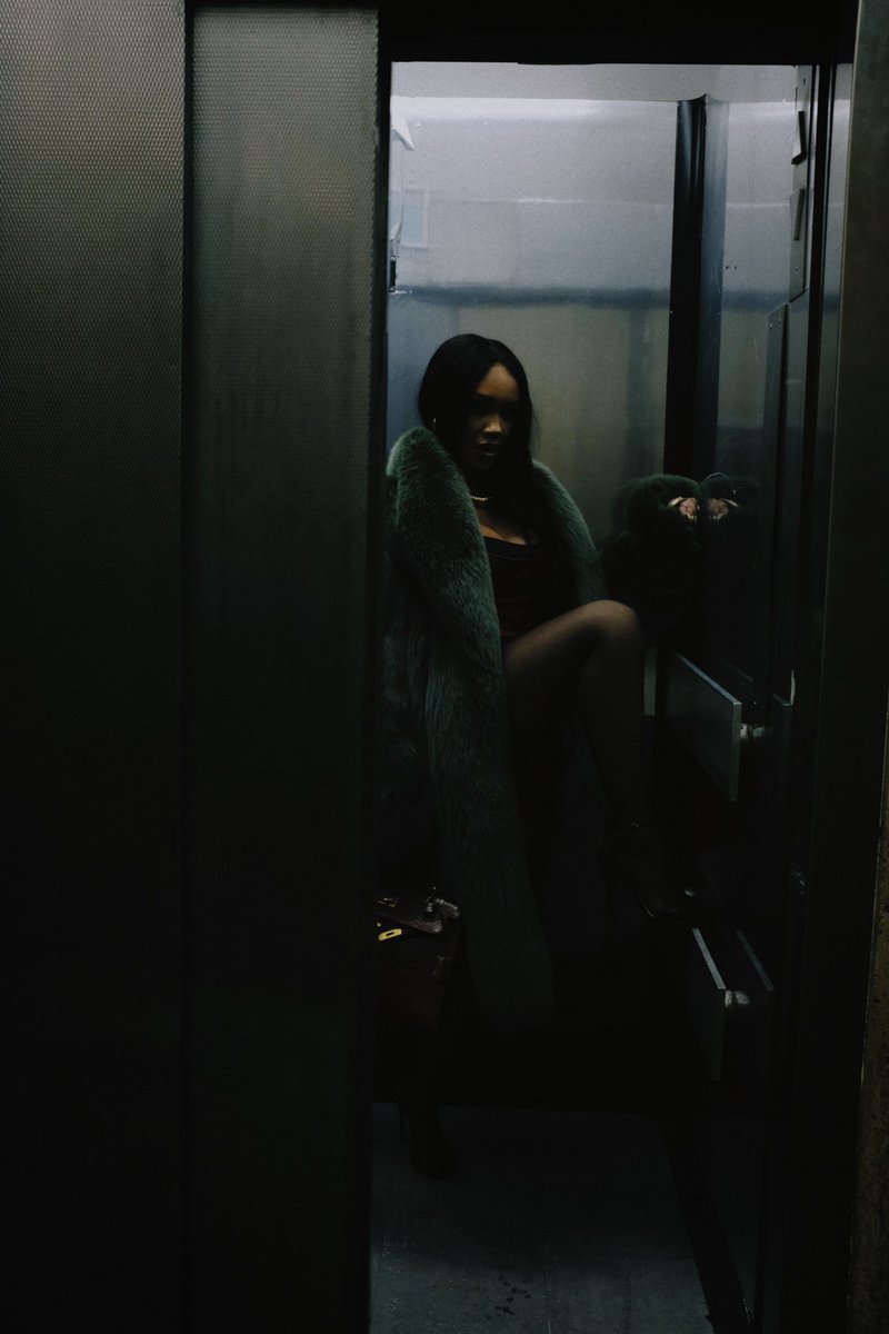 Saweetie's tweet photo. #IsItTheWay 💋✨ https://t.co/ztMhDsL4wk