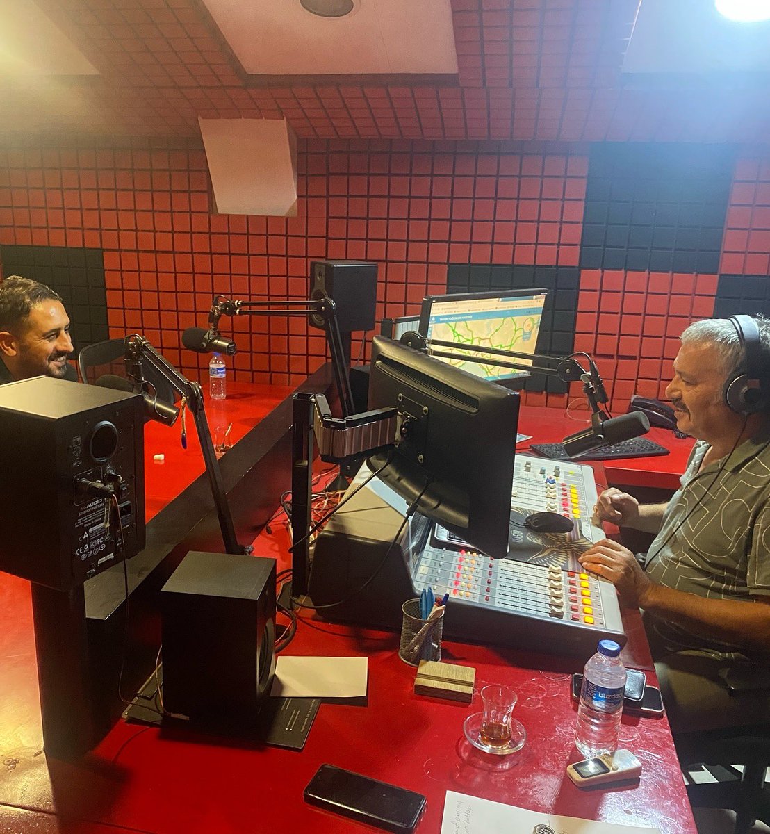 Taksi duraklarının ve taksi camiasını dertlerini istanbulun sesi radyosunda anlattık emeği geçen Adem Çoşkunyürek e teşekkür ederiz..!