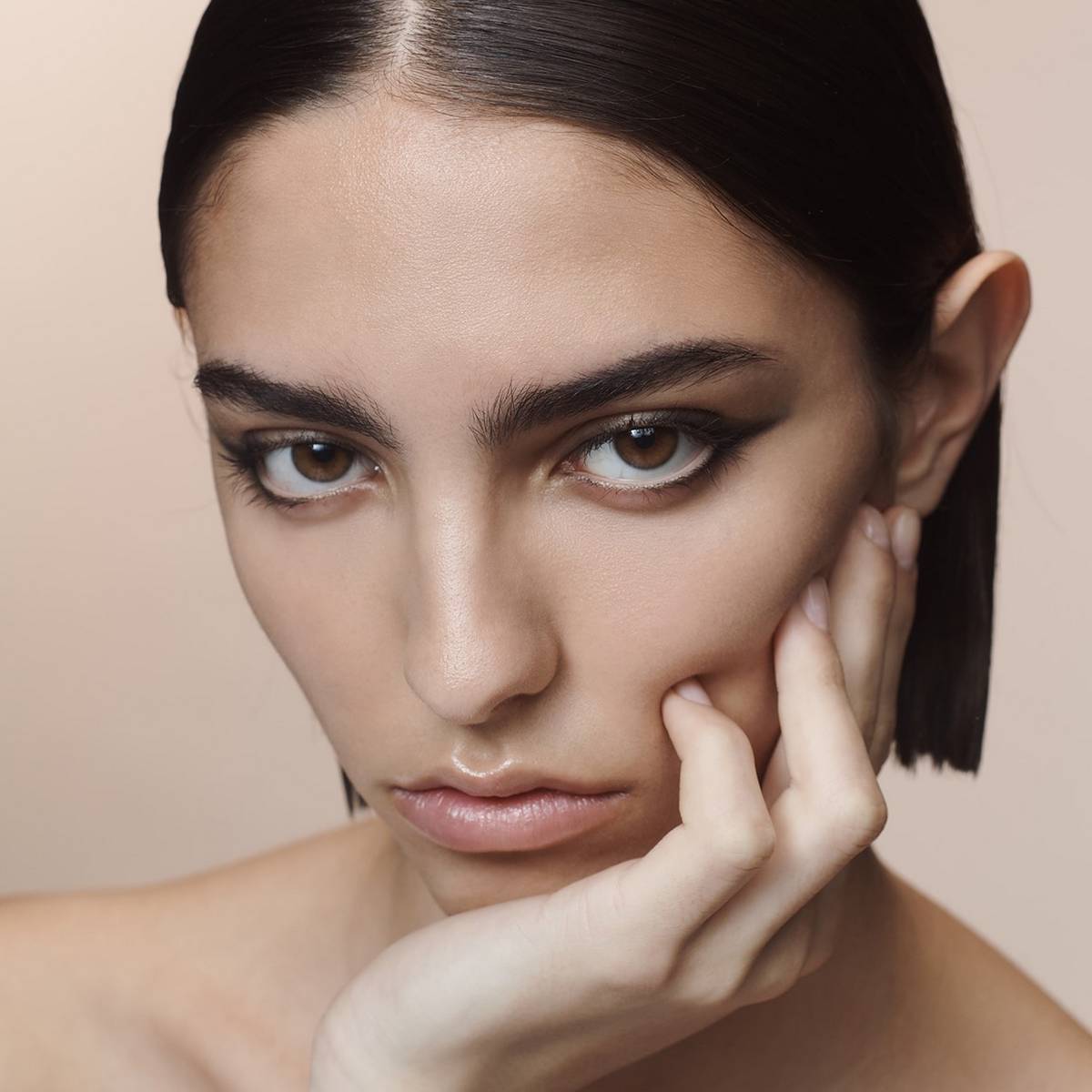 Gucci sfilata primavera estate 2025: il make-up look naturale e raffinato dlvr.it/TDWbPg