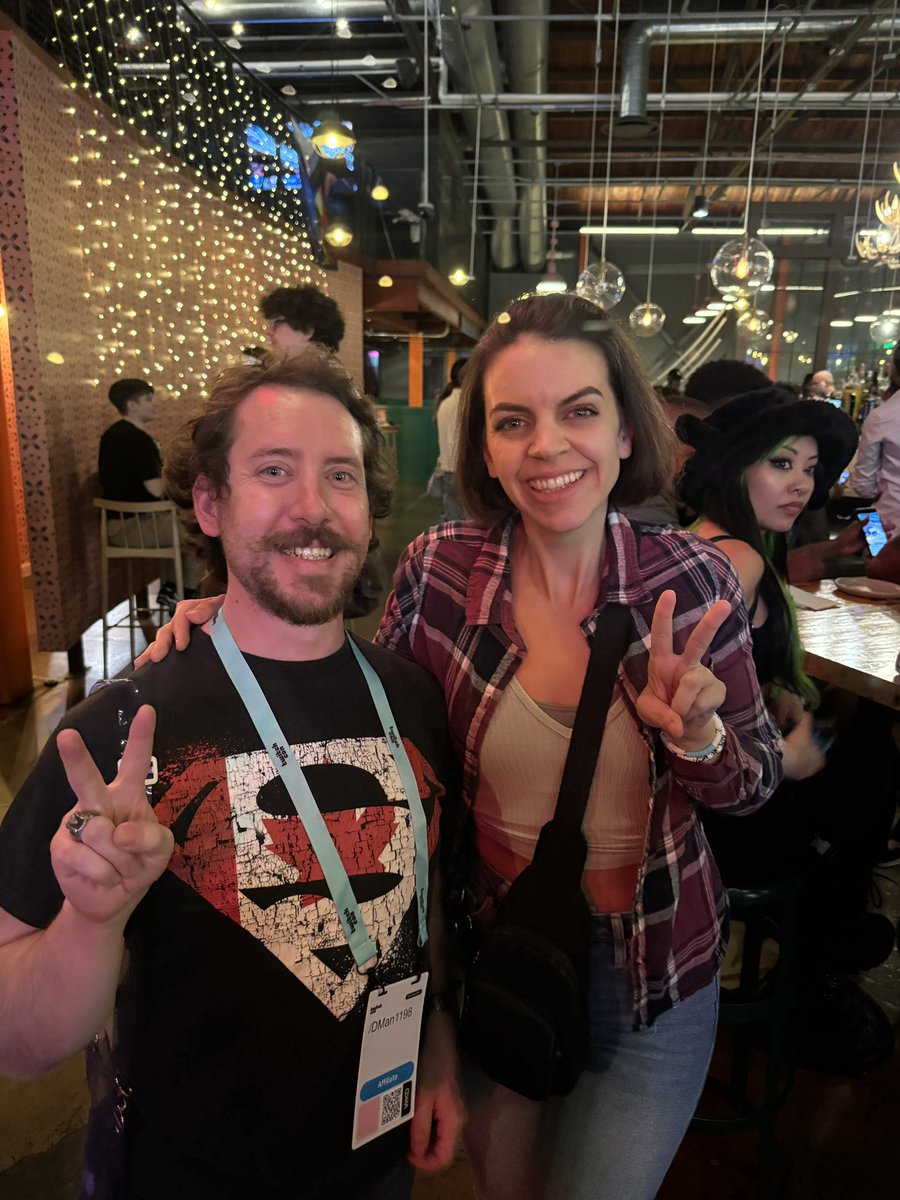 DSMdiesel's tweet photo. Friday night at #TwitchCon was wonderful. @KatyBentz and @whoischelsea_ were absolute delights. https://t.co/bfymP4zsyv