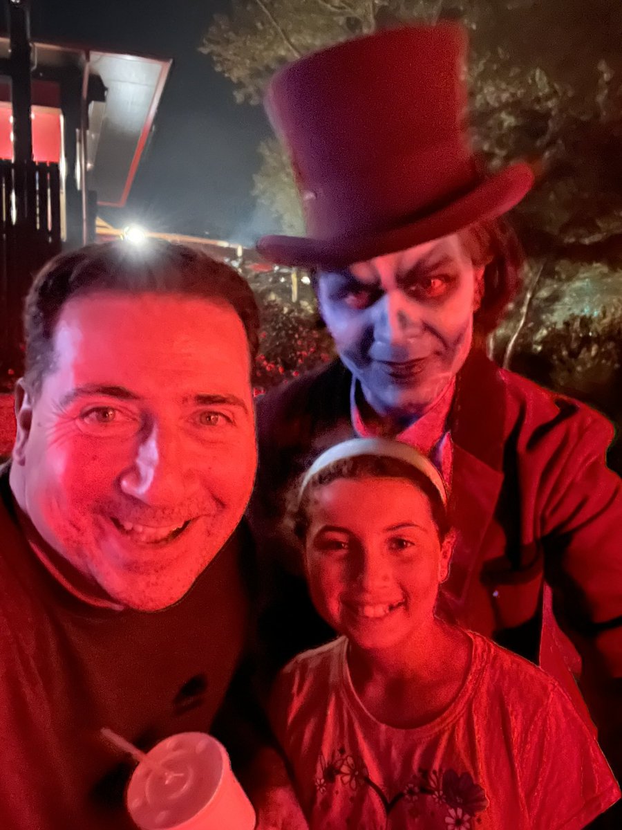 NYCDadsGroup's tweet photo. About last night! @Hersheypark has done it again transforming the after-dark Halloween experience like no one else. 
🎃 new haunted house, Estate of Evil, was unbelievable-scare factor was perfection!
🎃 Fog everywhere!
🎃 Jump scares galore. Beware @decayedbrigade!
#darknights https://t.co/U8QvwiejTy