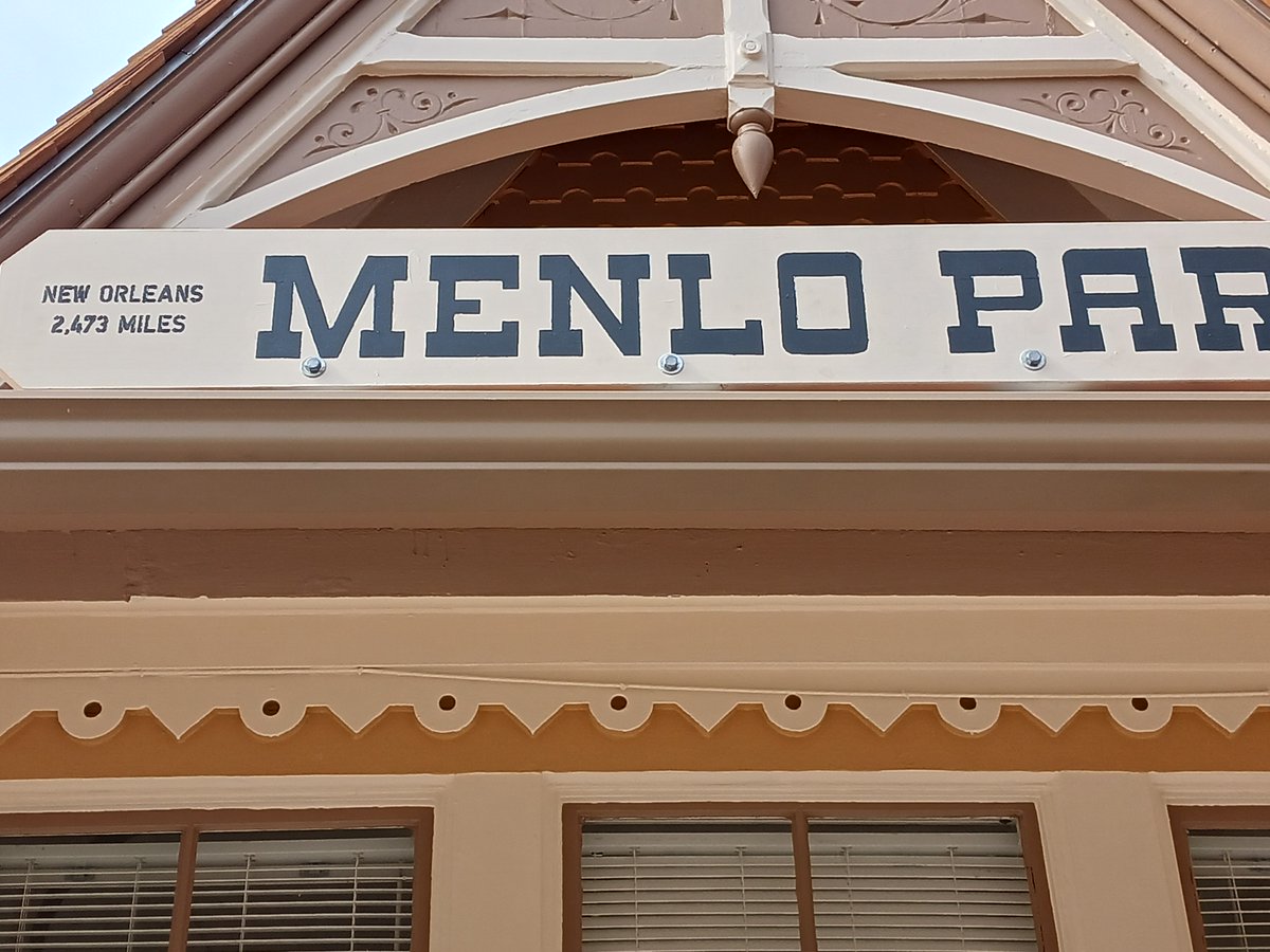 alevin's tweet image. At Menlo Park station, noticee that New Orleans is 2473 miles away. Where are you going with @caltrain today? Share the scavenger hunt with friends and family #transitmonth #caltrainfun