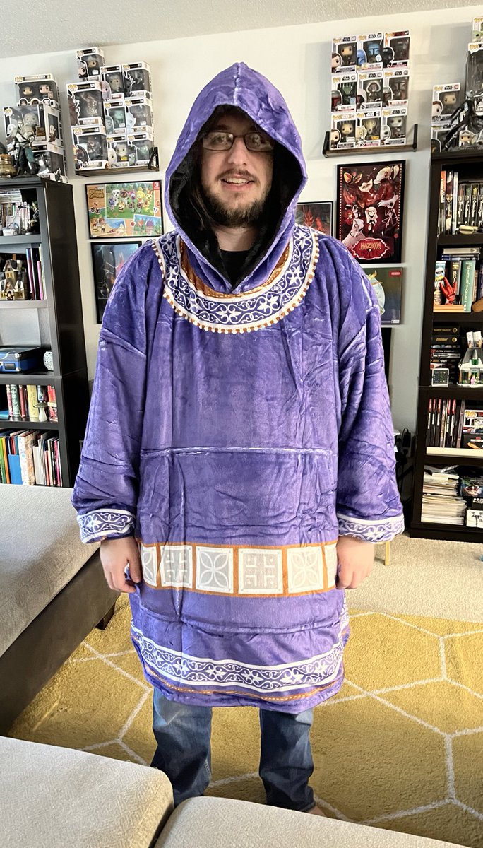 The Austere hoodie arrived!! Now I can sit with my iPad in luxury 💜 ✨ and the LETTER OMG 
#galeofwaterdeep #GaleDekarios #bg3 #BaldurGate3