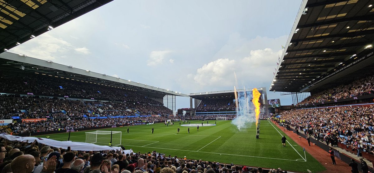 92haiku's tweet photo. ✅️ Poor ref
✅️ Timewasting away team
✅️ Drenched in a thunderstorm
✅️ Return train cancelled

✅️ Great time, 10/10, would do again

#AVFC #HomeDays #Groundhopping https://t.co/qD6KvasbyV