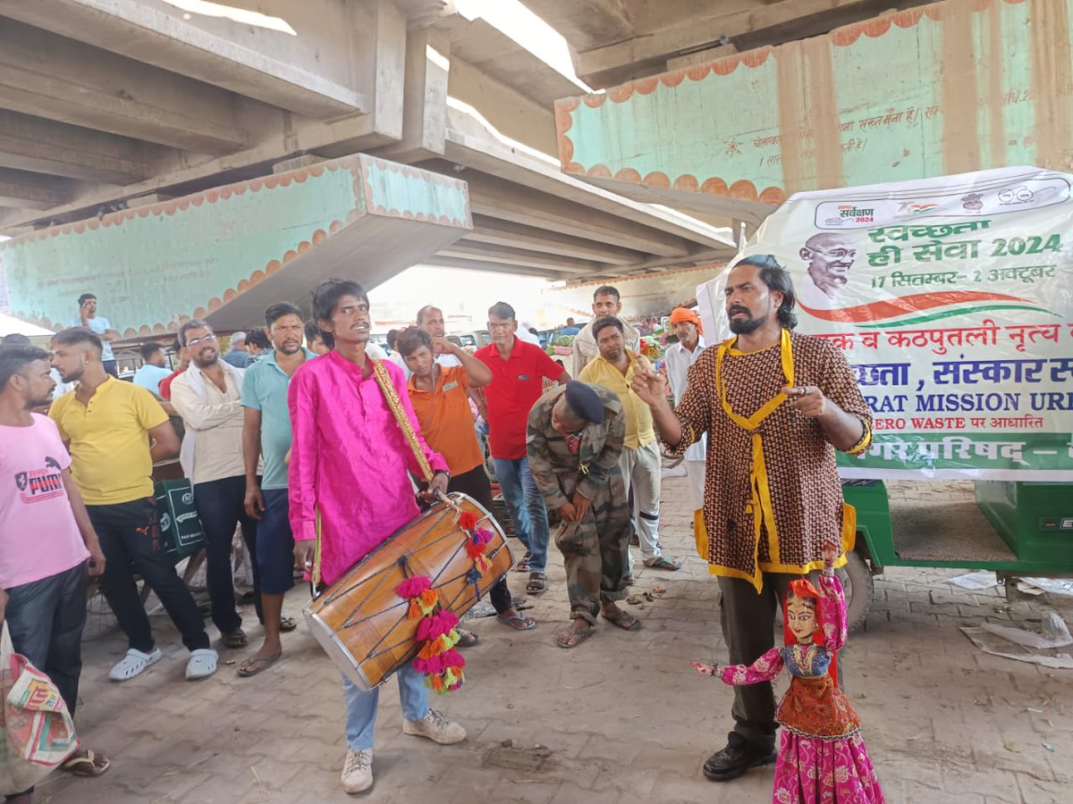 BehrorNagar's tweet photo. स्वच्छता ही सेवा पखवाड़े के अंतर्गत नगर परिषद बहरोड द्वारा अपने शहर  के नागरिकों एवं आमजन को स्वच्छता के प्रति जन जागरूकता के लिए  नुक्कड़ नाटक कठपुतली शो कार्यक्रम का आयोजन किया गया  @MoHUA_India #SanskarSwacchata  #SwabhavSwachhata #SHS2024 @LSG_Rajasthan 
@SwachhBharatGov https://t.co/eVqNZK3fn9