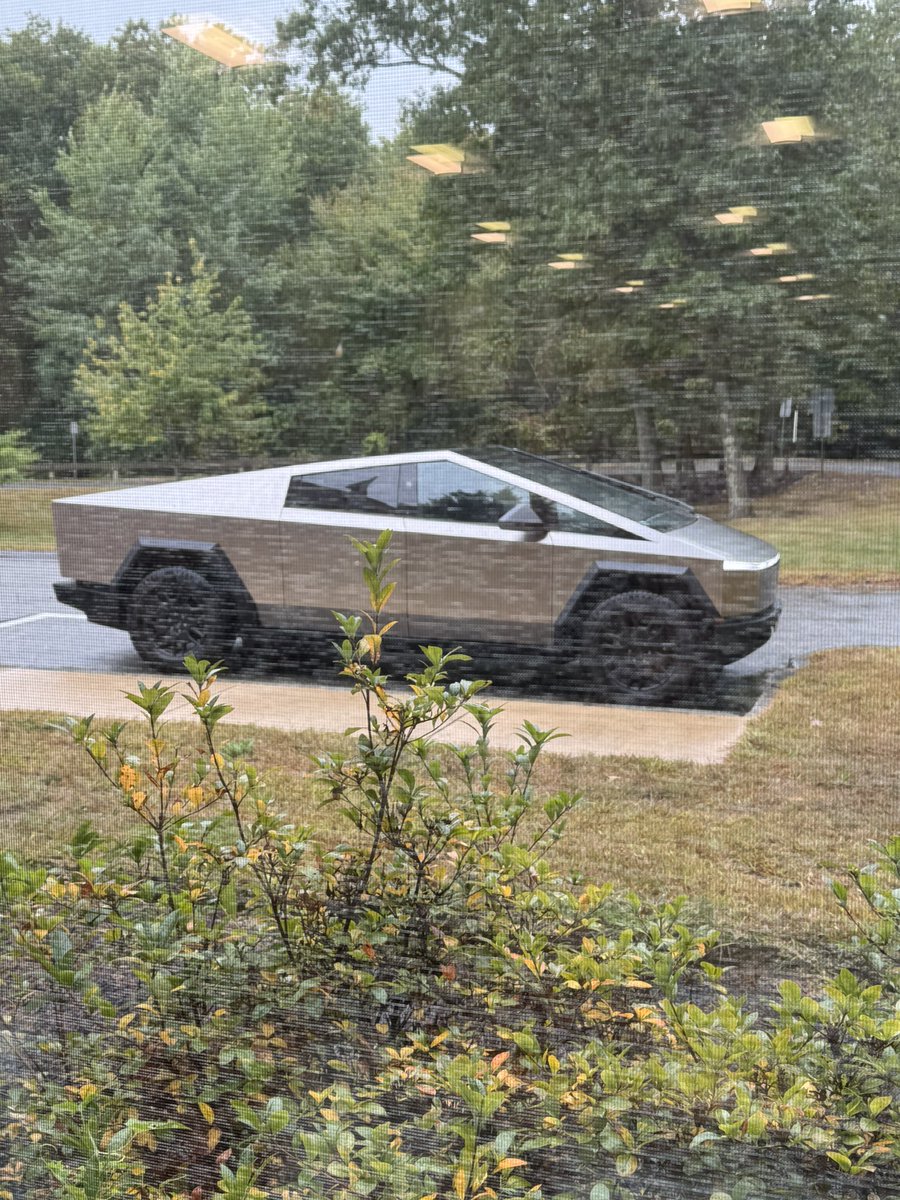 Rank4HT's tweet image. My four year old daughter was very confidant that this is a very ugly vehicle that looks like a weird triangle dumpster. I have a feeling you know what she’s talking about.
.
.
.