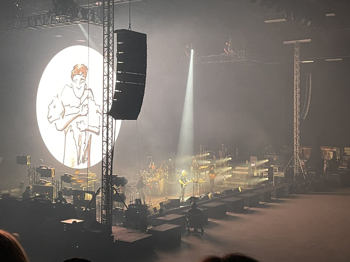 Unexpectedly fab experience watching #DavidGilmour play a rehearsal gig last night in a small venue in Brighton. £30 very well spent indeed! Feel lucky to have been there as have really only been a fan by  default! <a href="/DonalMcGurk/">Donal McGurk</a> 😬
