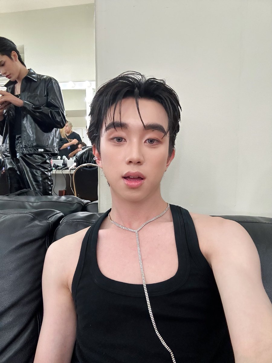 Chapchampp's tweet photo. วันนี้ดีใจที่ได้เจอทุกคนอีก นานๆทีเราจะได้มารวมตัวกัน ทุกคนอยู่กับพวกเราไปนานๆนะ ซัพพอตพวกเราไปแบบนี้ และที่สำคัน Lykn วันนี้คือสุดยอดมาก เติบโตไปด��วยกันน้าา แช้มกับเพื่อนๆ จะตั้งใจมีผลงานให้ทุกคนได้ติดตามนะ อย่าเพิ่งหนีกันไปไหนหล่ะ!!!! รักยูว รักบิ้บเบิล หัวใจล้านนน #LYKNConcert https://t.co/JVO862sLVt