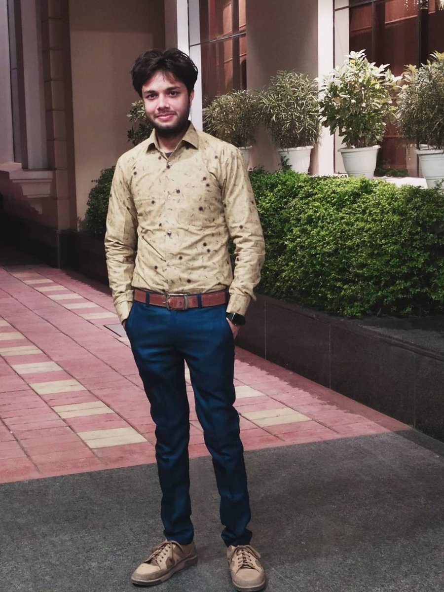 होके मायूस न यूं शाम से ढ़लते रहिये...
जिन्दगी भोर है, सूरज सा निकलते रहिये...!!

~ कुवंर बेचैन😊

#LifeLessons 
#Motivation 
#fun