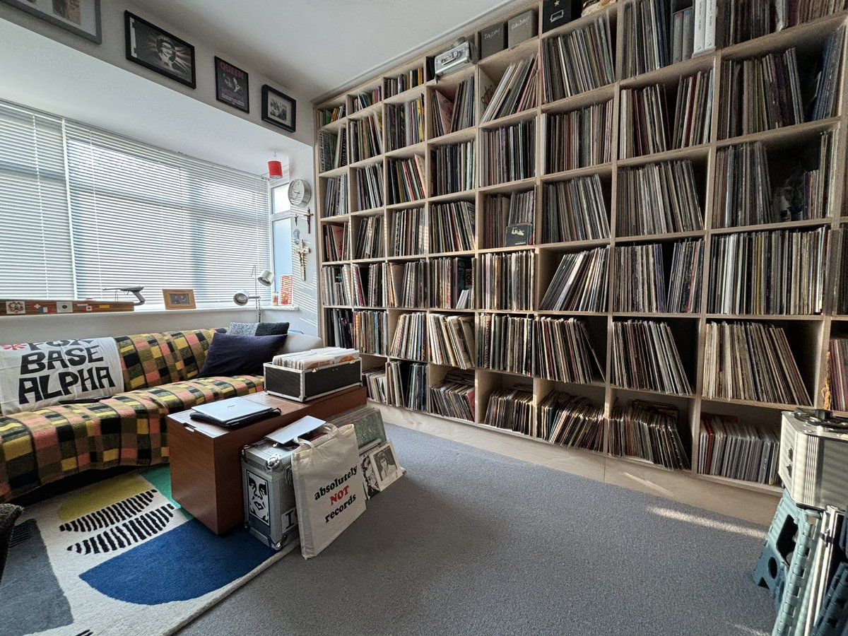 dickydrew's tweet image. I’ve had a tidy. #records #vinyl #tidy