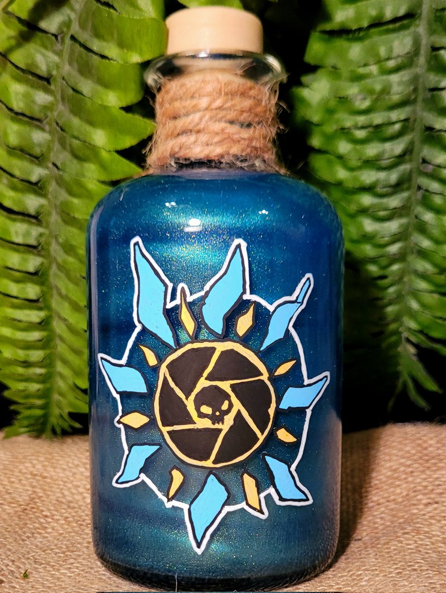 HelmsmanEelvis's tweet image. For this #SeaofThievesCommunityWeekend, I wanted to make a surprise to a very special guild where so many great memories and friendships have been made. 🍻

So here is a bottle art of the Shotseekers logo!

(It is not a drink)

@SeaOfThieves #BeMorePirate