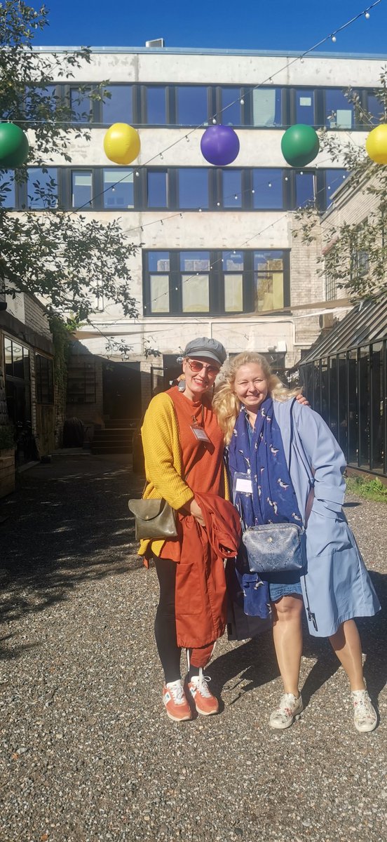JohannaRassi's tweet photo. Huikeat museonjohtajapäivät Tallinnassa takana: rakkaita kollegoja (❤️!), yhteisseminaari virolaisten kanssa, Viinistu, Kalamajan yhteisömuseo ja mieletön Lootsin hylky suomalaisten asiantuntijoiden @Whatheritage &amp; Heikki Häyhä suojeluksessa✨✨ Etkospesiaalina Banksy🎈 https://t.co/baGLVwOKhg