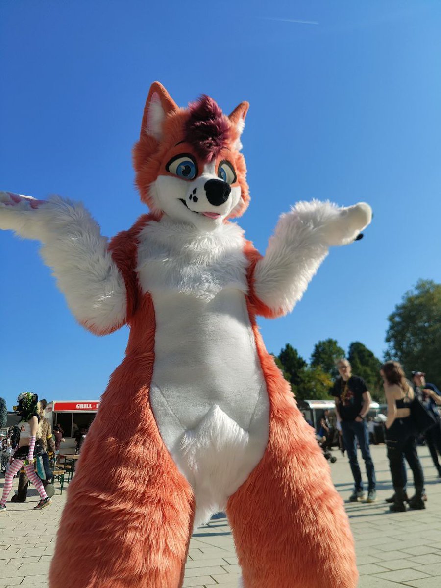 andrebarks's tweet image. Idk, I’m just puppy! #Eurofurence 

🪡: @StuffedTailsFur 
📸: @Kaiyo_Wulfstar