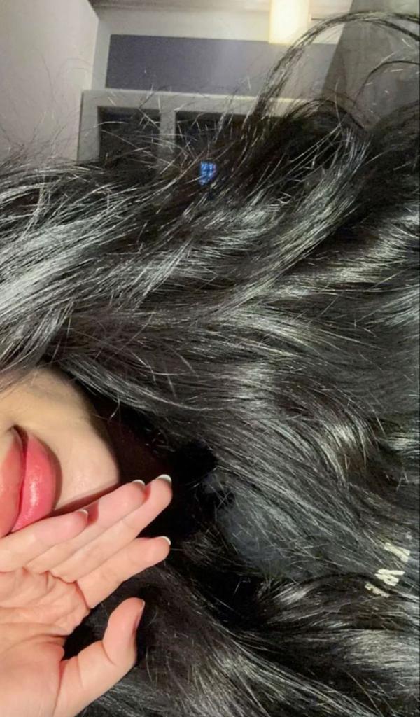 لو خيروك وش تختار  !؟ 
 ◯ انا🙈
 ◯مليون ريال