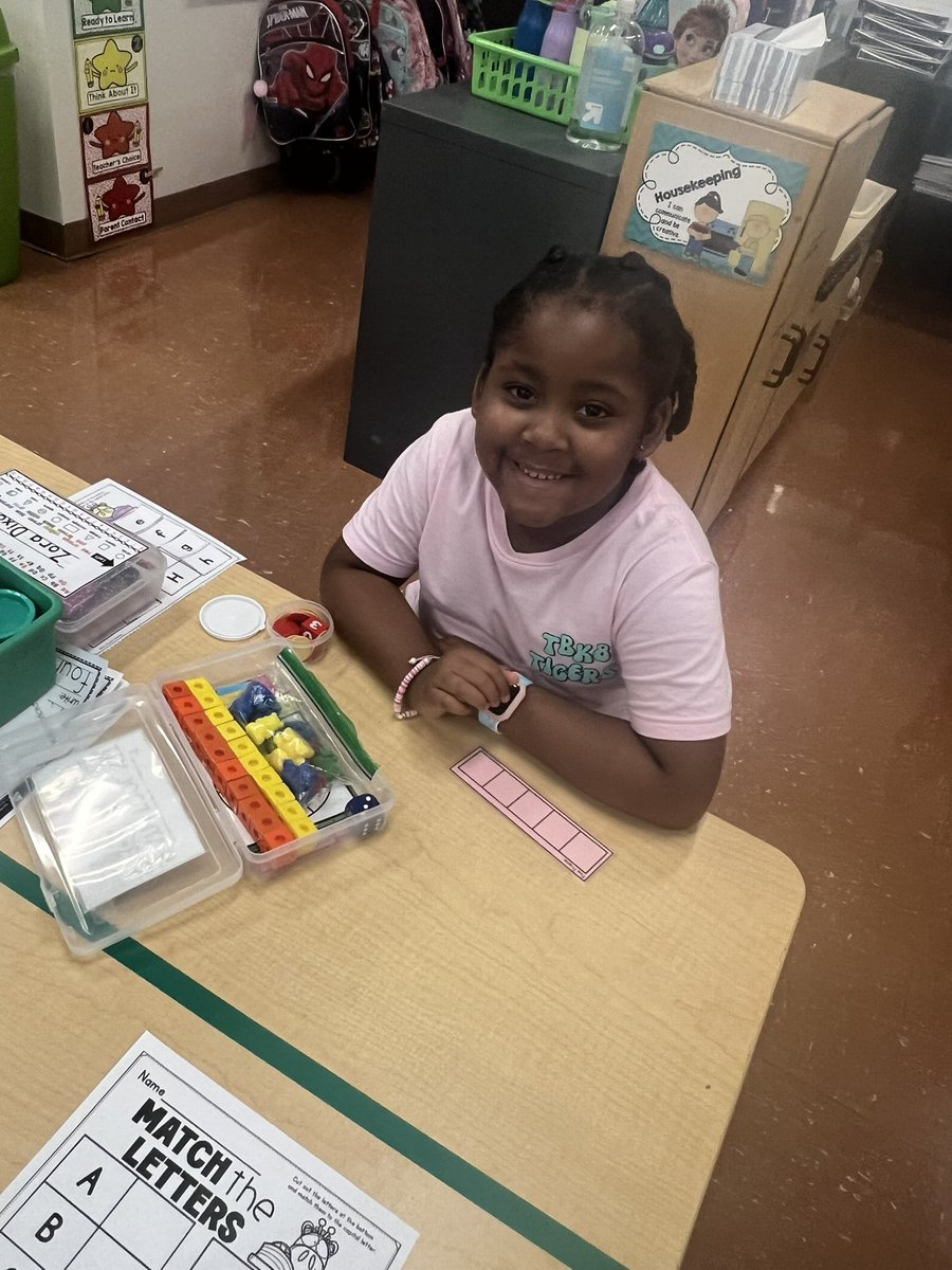 teacher_kdgn's tweet image. @HCPSElemMath1 
Using math manipulatives and our tool kits to demonstrate strategies for counting  and comparing sets @TurnerBartelsK8