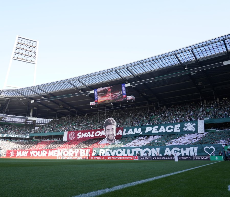 Shalom salam pace! Possa la tua memoria essere una rivoluzione. 💚 Possa la tua memoria farti pensare diversamente. Con queste parole i tifosi #Werder hanno salutato oggi #HershGoldbergPolin, assassinato da #Hamas  dopo undici mesi di ostaggio.  Abbi cura di te, #Achi ! 📷 🕯️