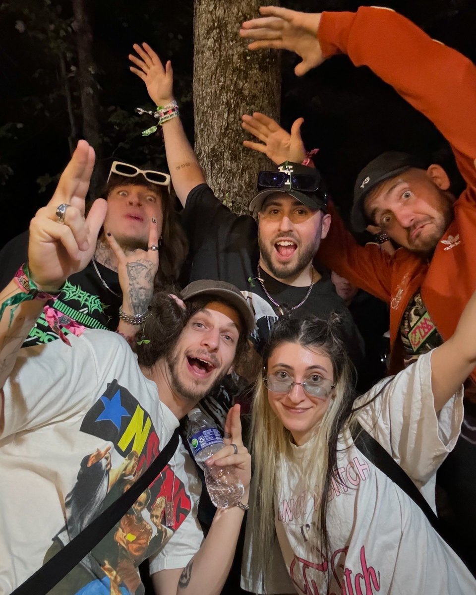 Subtronics's tweet photo. name this band https://t.co/mYeig8Q1tQ