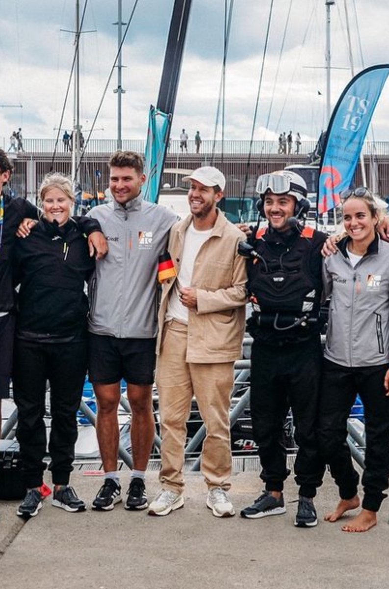 the little german flag 🤧 he probably stole it