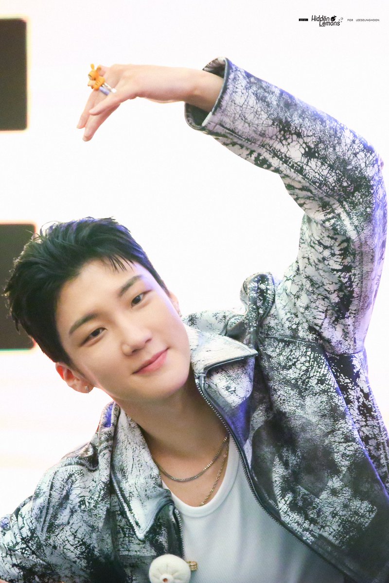 HiddenInLemons's tweet photo. 240921 ShangHai

@official_hoony_ 

#WINNER #위너 #HOONY #이승훈 https://t.co/jTZU8LyRn7
