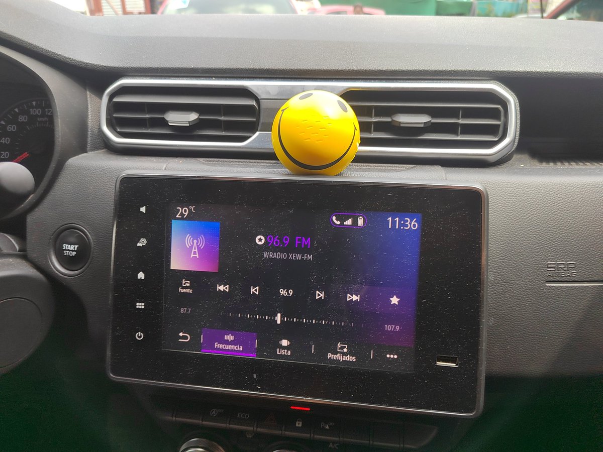 NavaIsrael1's tweet photo. Con toda la actitud escuchando WRadio y @EnFinW Gracias @lopezlizondo @MaricarmenLara  @DefendiendoAl Saludos son los mejores. https://t.co/xazRHFBdMe