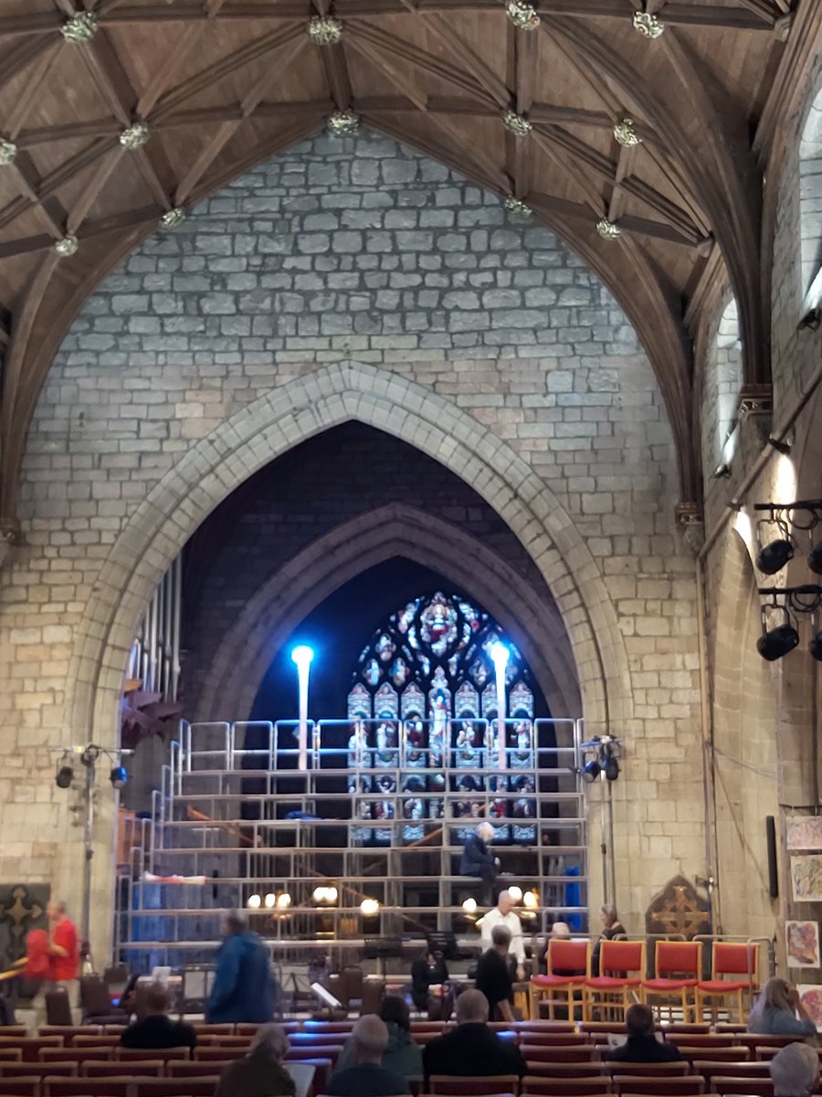 Taken one of the choir member's recommendation and come to the cathedral to hear Elijah.
Just looking at the top of the choir seating makes me feel a little queasy 😳🤣