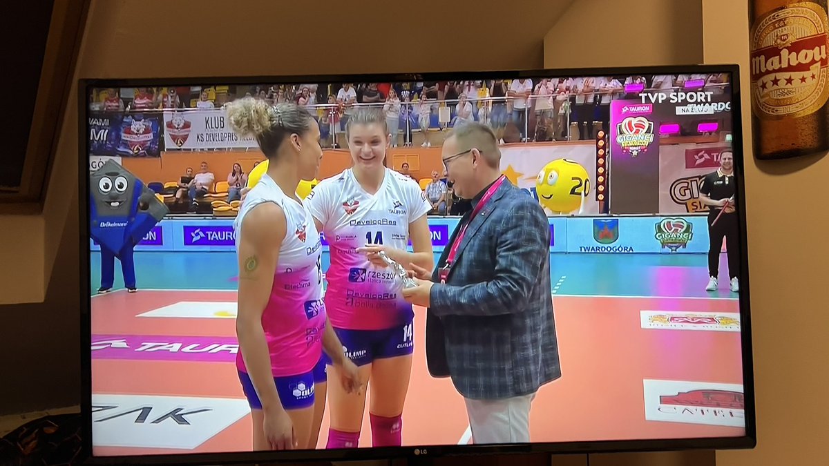 Monika Fedusio: skromność i wielkość zarazem. Szacun! 👏. Kilka lat temu podobnie zrobiła Kasia Wenerska z Bruną Honorio jeśli mnie pamięć nie myli. 

<a href="/KSDevelopres/">KS DevelopRes Rzeszów</a> Gigantkami Siatkówki 👏