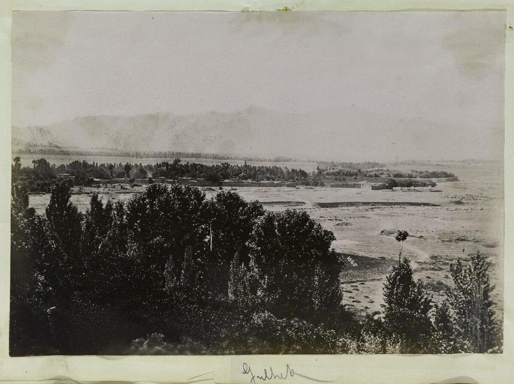 LivinginTehran's tweet photo. When Gholhak was a village back in 1890 🌳🌲
HT @Mehrandhn
#tehran #OldTehran https://t.co/yzJ5LproD9