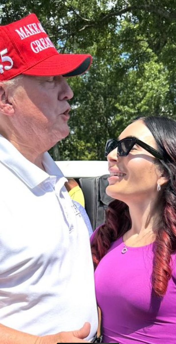 ArtCandee's tweet photo. @BDeMayo We’re so doing unflattering pictures of Trump. https://t.co/vPaTKQxgsR