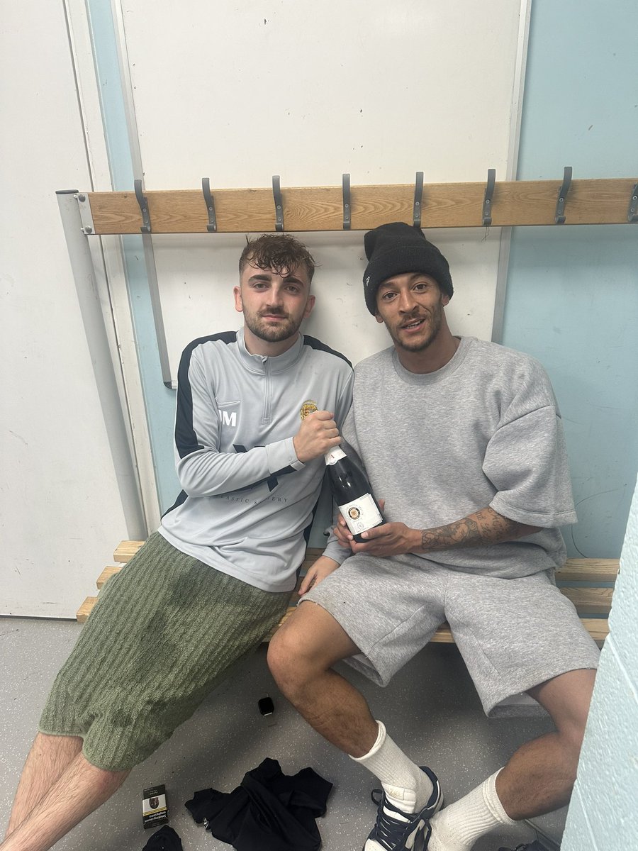 _SBFC's tweet photo. A strong team performance this week for the First Team beating Wisbeach Res 10-1. Goals from Duffy-Weekes x4, Roberts x2, Winters, Treweek, Atkinson &amp; Morley.

Tough away trip to Warboys next weekend.

💫 MOTM Sponsor LJRoberts Timber - Kieran Duffy-Weekes

SBFC 🔔⚽️🧡 https://t.co/l5pVLpPFIE