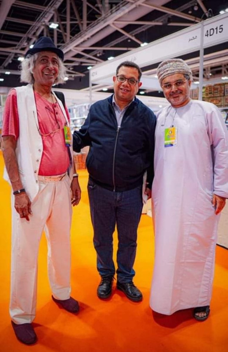 رحيل زاهر الغافري 

سليمان المعمري.
جريدة عُمان. عدد الأحد 22 سبتمبر 2024:

omandaily.om/article/1164612

"ليس الشعر سوى إقامة في الأرض"، هكذا قال زاهر الغافري في شهادته المقتضبة خلال احتفاء جامعة السلطان قابوس بتجربته الشعرية عام 2018، وكأنه يقول إن الشاعر حتى وإن مات، فهو مقيم بيننا