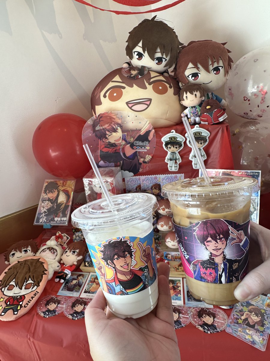 HappyHeroDay_MC's tweet photo. Reminder to purchase an item at Hanabusa Cafe to get one or both cup sleeves from the event!!! Pick up your preordered bundle at the table outside!!! https://t.co/AAF851zOoj