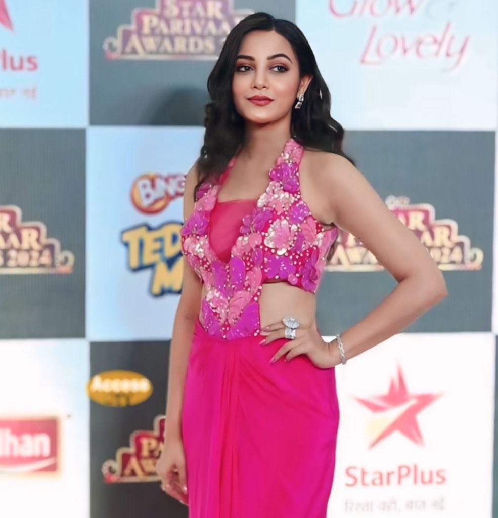 Pretty 💖

#KaveriPriyam
#StarParivaarAwards2024