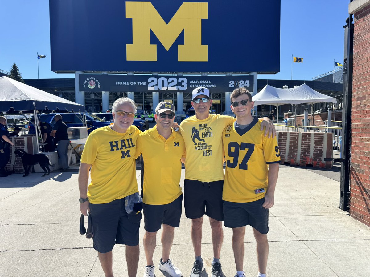 Reunited and it feels so good #BigHouseLive