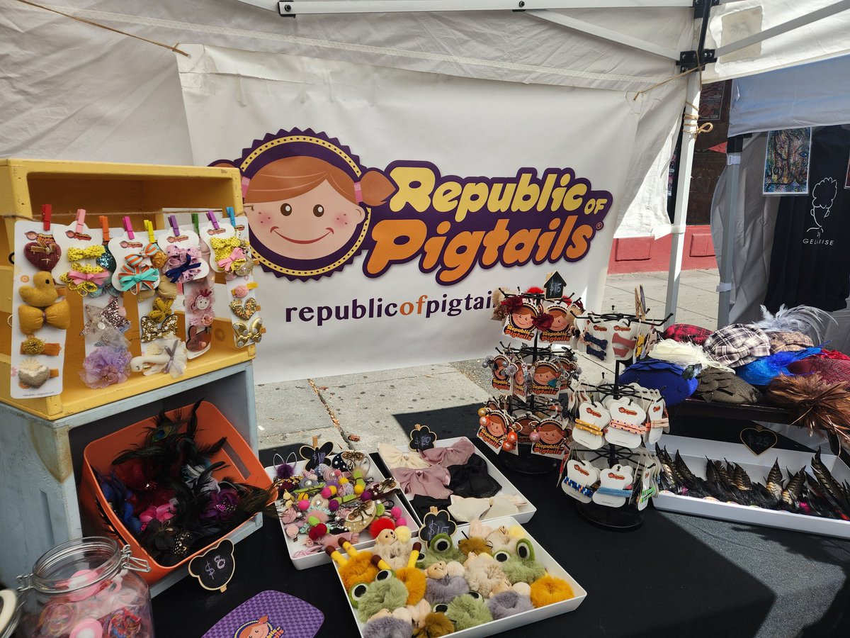 WriterJane74's tweet photo. No trip to All About Downtown #JerseyCity is complete without a visit to @ROPigtails! Hair accessories galore at good prices! https://t.co/WmqUyL9n6M #WomanOwned #MinorityOwned https://t.co/LOzOIk58mH
