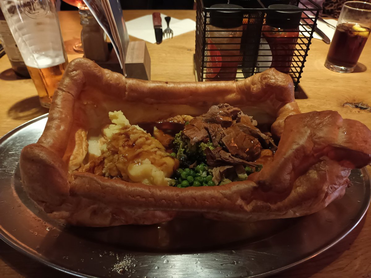 GroovyGail57's tweet photo. Slow braised beef brisket giant Yorkie #nomnom 😋
 #BullsHead Turnford https://t.co/LzDC0EaPFX