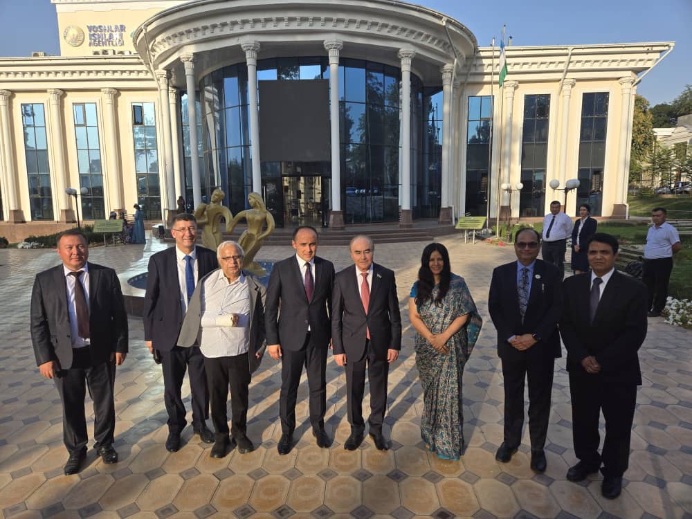 amb_tashkent's tweet photo. Amb Smita Pant spoke at the foundation day of Samarkand State University on 🇮🇳&amp;🇺🇿  relations, Study in India &amp; ITEC prog. SSU celebrates 604 years of its foundation.
@dpa_mea
@MEAIndia
@StudyInIndiaGov https://t.co/k5gJE9IjkZ