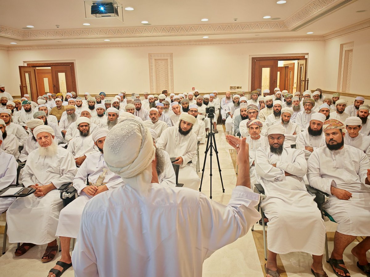 أقامت إدارة شباب الحيل بالتعاون مع مركز السلطان قابوس العالي للثقافة والعلوم ووزارة الأوقاف والشؤون الدينية دورة تدريبية بعنوان كيف تكون إماما ناجحاً.