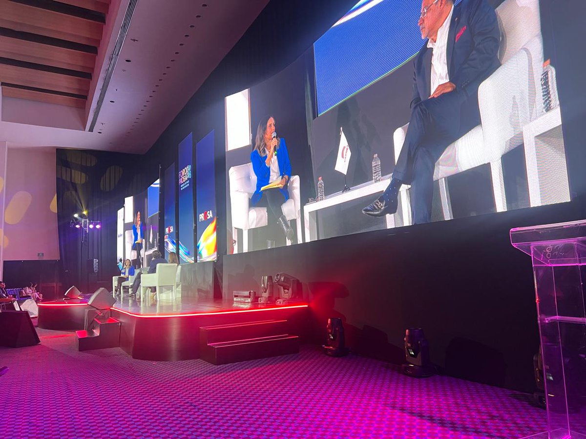 #ForoProsa el evento más importante de medios de pago 
#KarenArroyo #camiloplazas
#robertohernandez
Panel #IA entre beneficios y retos éticos.
-la hiper personalización servirá para dar experiencias únicas a cada usuario, sin embargo será vital cuidar los datos de cada cliente