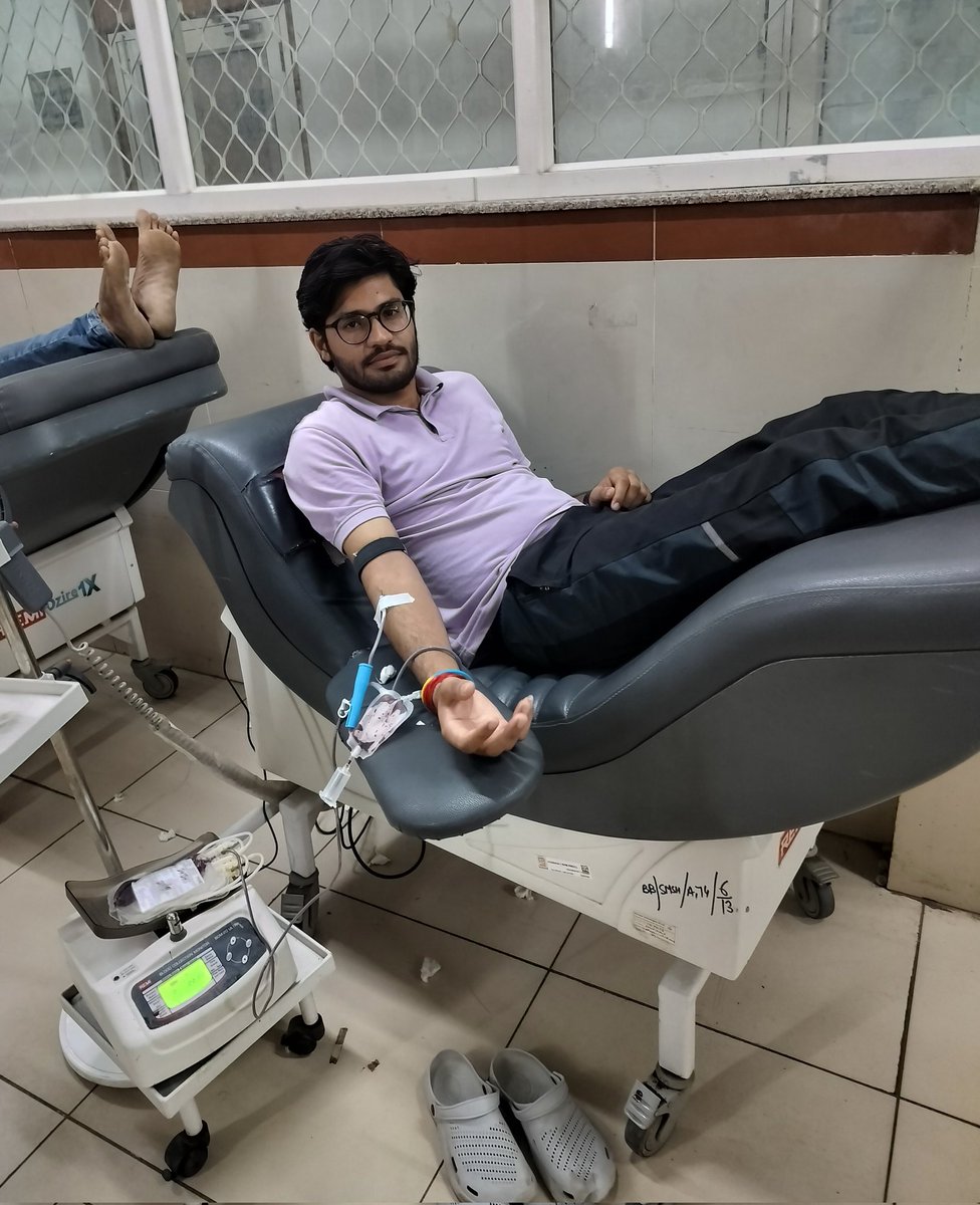 Meenaji0786's tweet photo. #SMS_HOSPITAL_JAIPUR में एक इमरजेंसी केस में भाई @AshuBujetiya ने अपने जीवन का पहला #A_POSITIVE ब्लड डोनेट किया।मरीज-सुरेन्द्र मीना ( गण्डरावा )के लिए। बहुत बहुत धन्यवाद @AshuBujetiya भाई का जो एक बार के कहने में ही ब्लड डोनेट करने चले गए।
#Aryan_Foundation
Call - 91+ 9414254299 https://t.co/Hl5ss1RutT