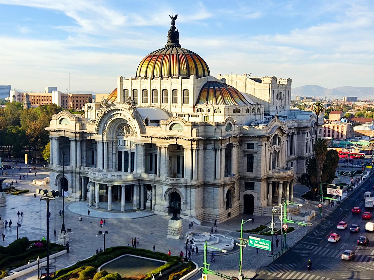 #SabíasQue 

El #PalacioDeBellasArtes tiene como antecedente inmediato al edificio que albergaba al antiguo Teatro Nacional, considerado el más importante de nuestro país durante la segunda mitad del siglo XIX.

<a href="/turismocdmx/">Secretaría de Turismo de la Ciudad de México</a> <a href="/SECTUR_mx/">SECTUR México</a> <a href="/alefrausto/">Alejandra Frausto</a> <a href="/JosefinaRZamora/">Josefina Rodriguez Zamora</a> <a href="/TorrucoTurismo/">MiguelTorrucoMarqués</a>