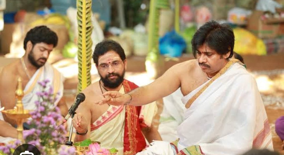 YuvaSena_1's tweet photo. @PawanKalyan @tarak9999 @ncbn A true Leader Always stand For Every one ♥️ https://t.co/cVorYykdvC