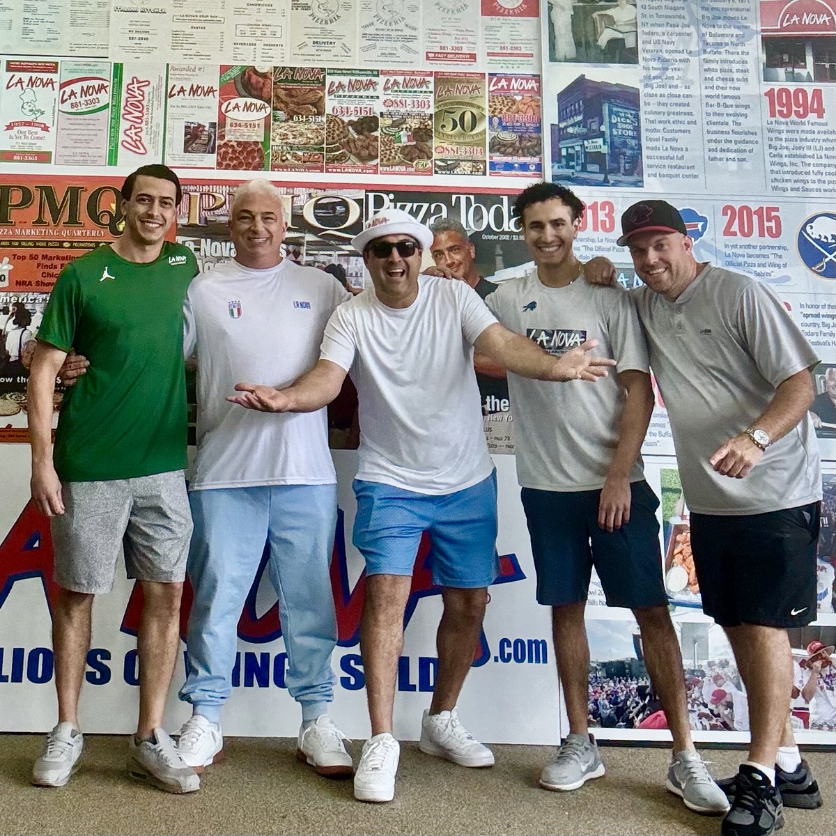 lanovawings's tweet image. @lilmomozzarella stopped for @lanovawings 

#lanova #howyoudoin #lanovawings #lilmo #buffalo #billionsofwingssold