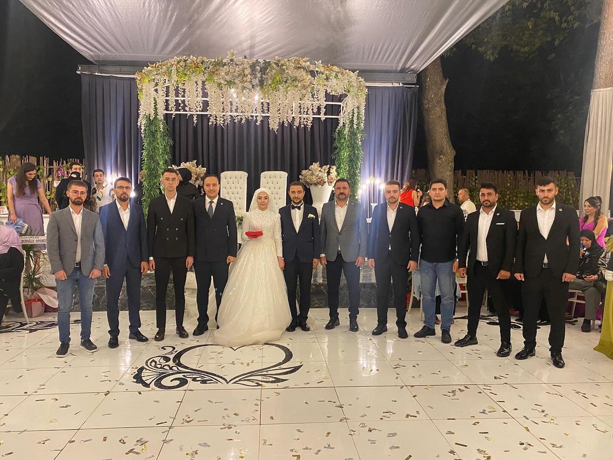 DursunNar46's tweet photo. ŞENTÜRK ve YEĞENLİOĞLU ailelerimizin kıymetli evlatları Yusuf ve Zübeyde kardeşlerimizin düğün merasimine katılarak mutluluklarına ortak olduk.
Rabbim iki cihan saadeti nasip etsin. https://t.co/BPHiU0eokq
