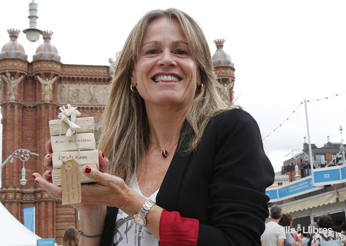 illadelsllibres's tweet photo. Sònia Lleonart Dormuà, guanyadora del 14è Premi L'Illa dels Llibres per la novel·la "Nascuda de Venus"
L'acte s'ha celebrat en el marc de la Setmana del Llibre en Català https://t.co/XAAS2ETSRV