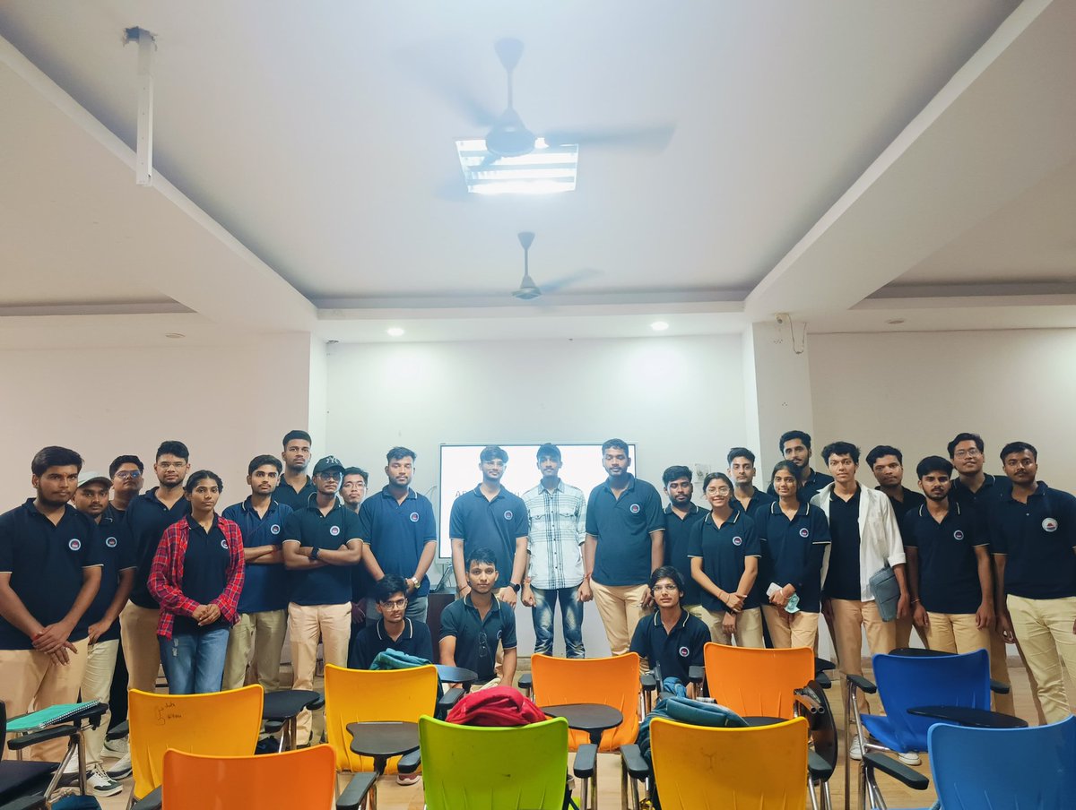 techbastic's tweet photo. A quick recap of our first
IRL event at @SRMU_Lucknow! 🔥

👩🏻‍🏫 50+ student attendees 
👋 Intro to APIs &amp; @getPostman
🔄 Requests &amp; Responses
👨🏻‍💻 Hands-on workshop
❔ QnA

Huge thanks to the Postman team and @AdiSuyash for being the speaker of our event! ❤️ https://t.co/I3e3hBuddC