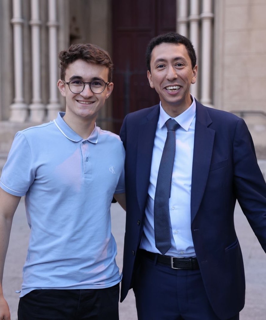 TestardYanis's tweet photo. Toutes mes félicitations @othmannasrou ! 

Aux côtés de @MichelBarnier et @BrunoRetailleau, j’ai toute confiance en toi pour rendre leur place aux valeurs de la République. https://t.co/ZHvutYnong