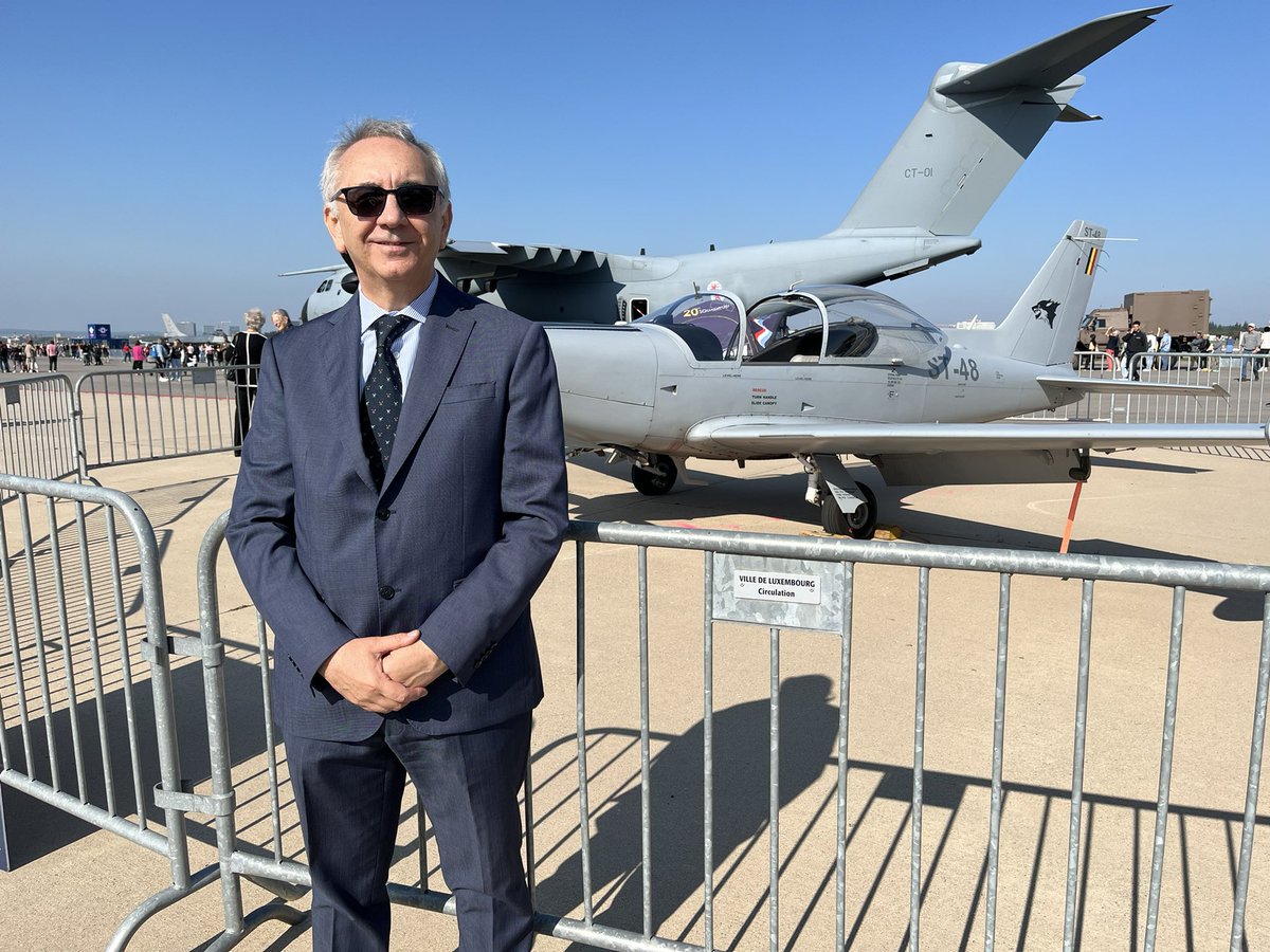 crobustelli63's tweet photo. Merci à @Defense_lu et @ArmyLuxembourg pour l’invitation à #OpenAirDays avec Min @Yuriko_Backes. Parmi les avions un Marchetti SF260 encore utilisé pour l’entraînement https://t.co/ASrsp3Nu5r