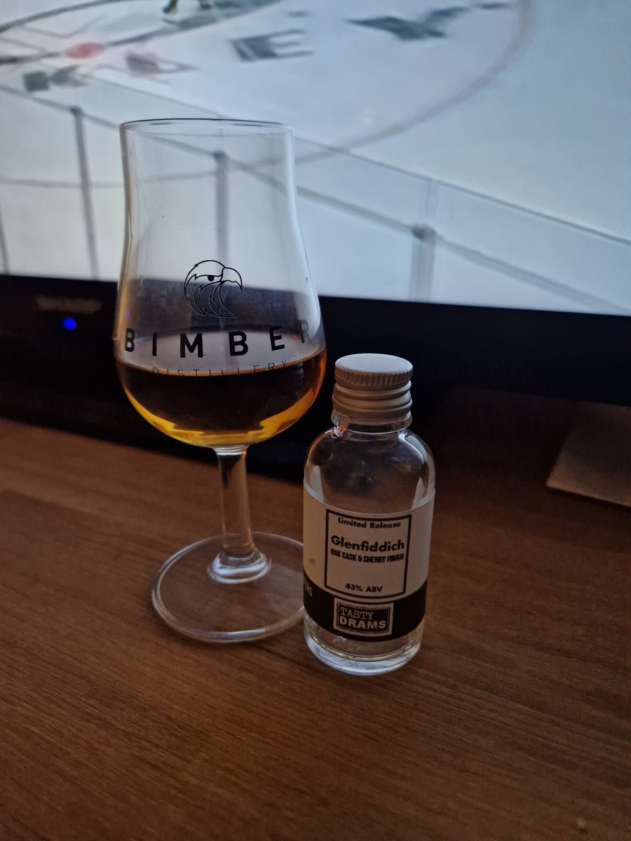 Tuilalcaron's tweet photo. @BertSmedley @Sav70 @drams_s @BrianVolkert @jason85388511 @RockNRolla60 @whiskytip @PaulOBrien10 @Imagicranium @TomsDram @decoreape7 @mjpm67 @MrLBanhammer @PadWhisky @uk_whisky @Whiskybrum @TomStadeComic @DalaiLama Happy #SampleSaturday Bert. My first ever Glenfiddich too (at least according to my spreadsheet) https://t.co/bKCC03BSRb